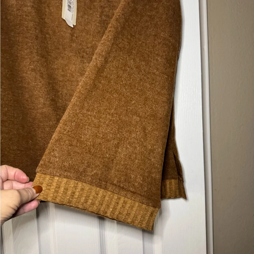 Hem & Thread Cold shoulder brown super soft sweater Size M